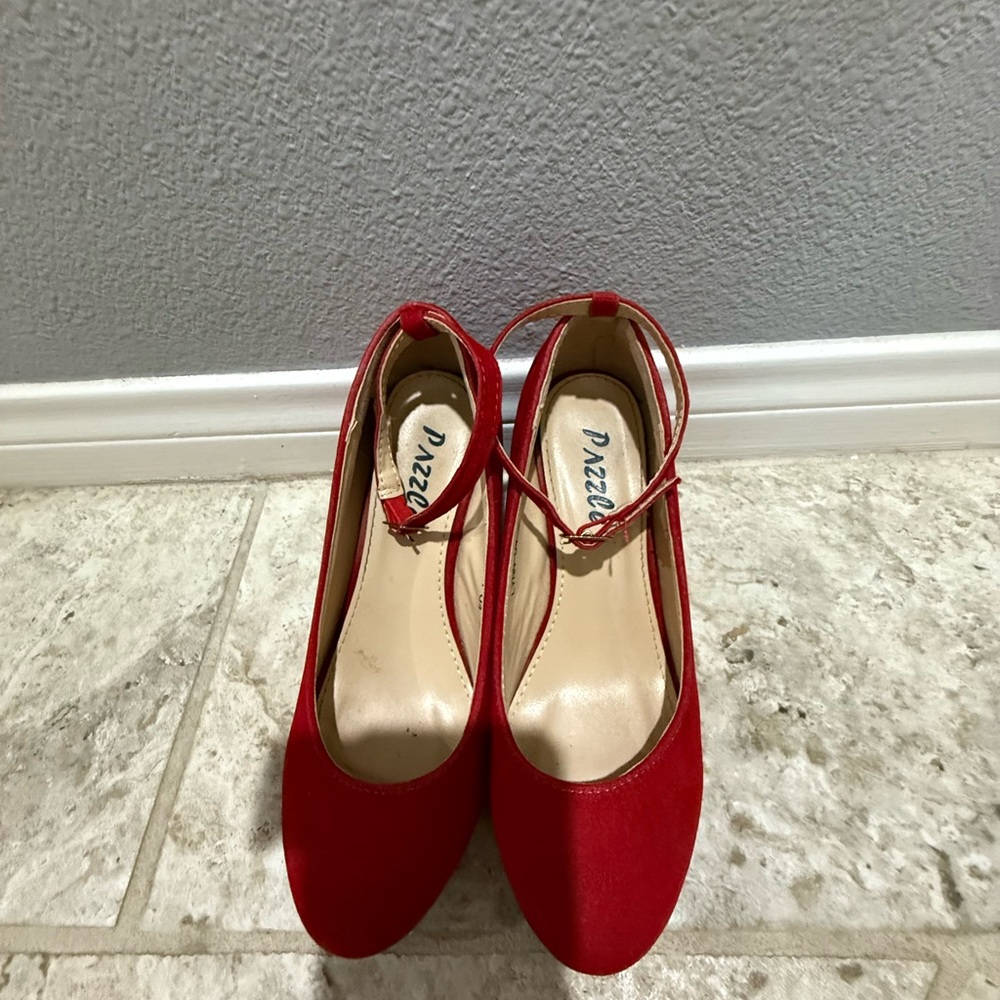 Elegant Red Wedge Heels - Picture 2 of 6